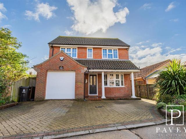 House for sale in Frinton and Walton, Dale Hill