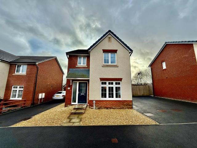 House for sale in Tonyrefail, Coedely