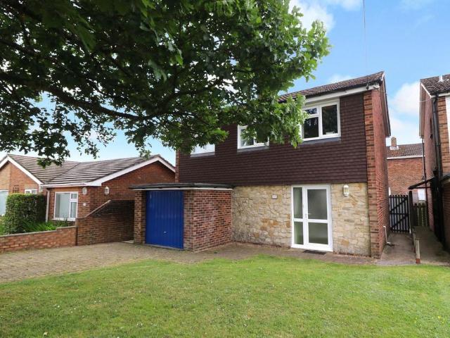 House for sale in Hedge End, Helford