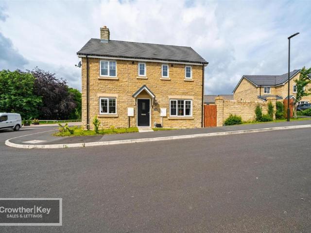 House for sale in Charlesworth, East Midlands