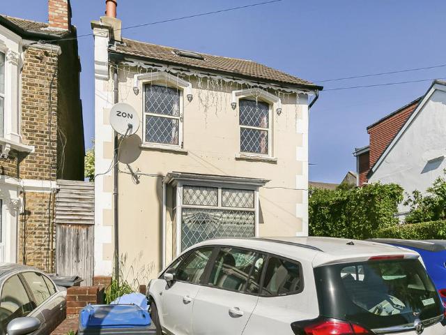 House for sale in London Borough of Croydon, Thornton Heath