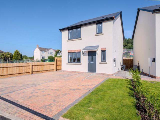 House for sale in Bromsberrow Heath, Gloucestershire