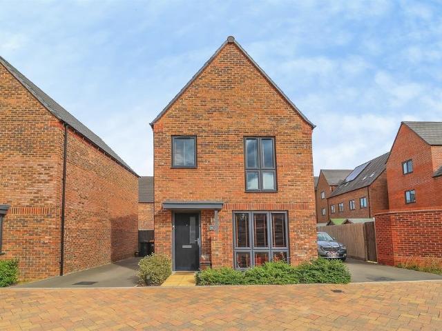 House for sale in Houghton Regis, Bedfordshire