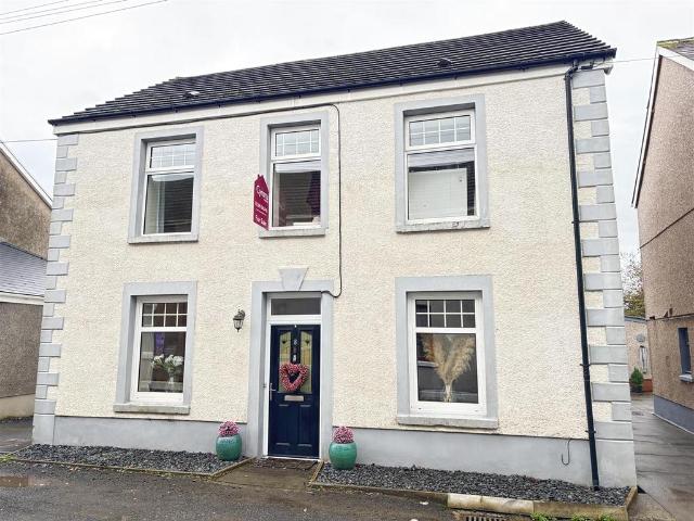 House for sale in Llangyndeyrn, Pontyates