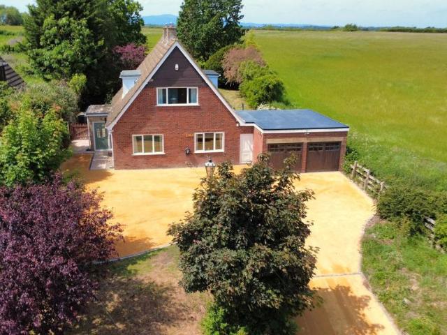 House for sale in Crookhill, Worcestershire