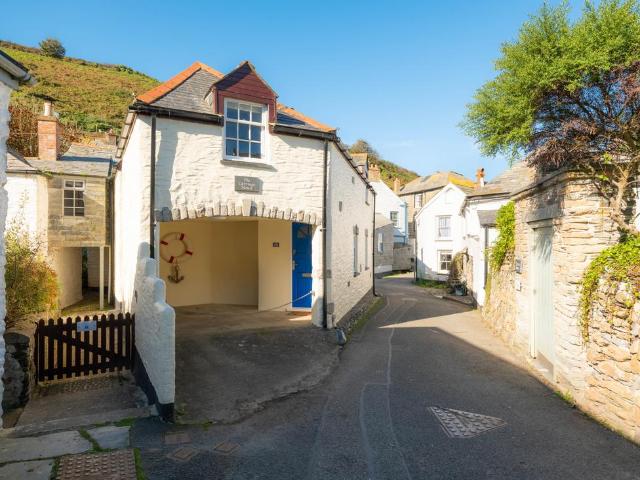 House for sale in Port Gaverne