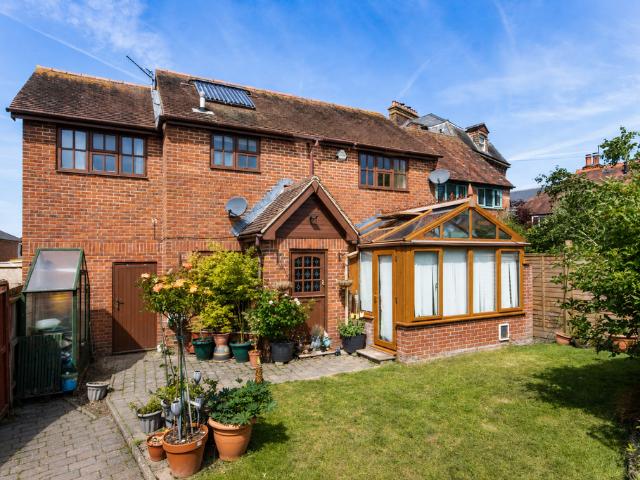 House for sale in The Butts, Kent