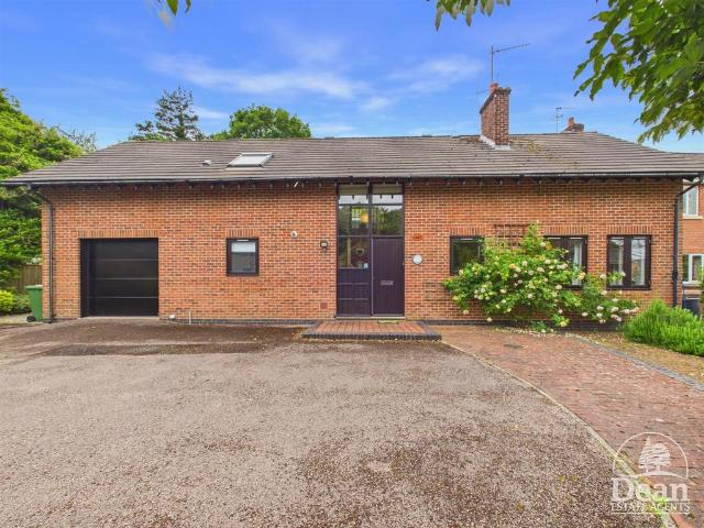 House for sale in Bromsberrow Heath, Gloucestershire