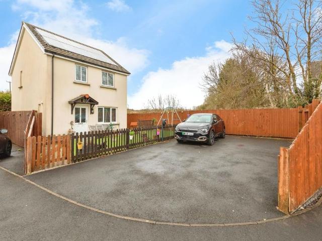 House for sale in Cwmgwili, Wales