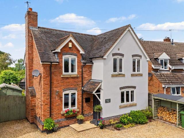 House for sale in Crookhill, Worcestershire