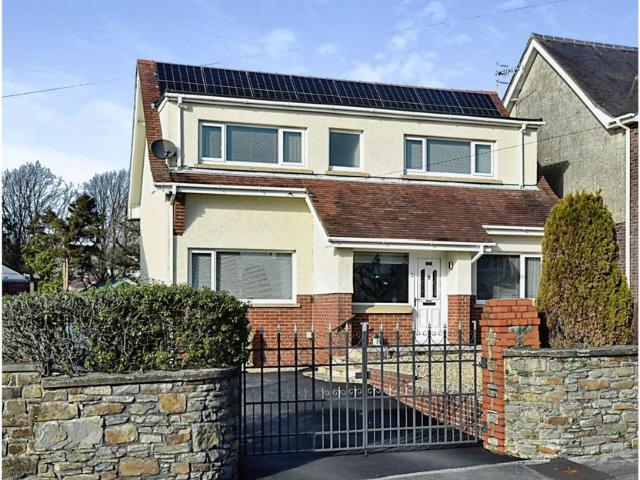 House for sale in Tyrfran, Felinfoel