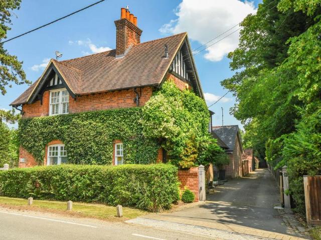 House for sale in Ingatestone and Fryerning, Navestock Side