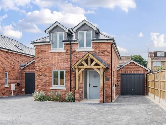 House for sale in Waltham Chase, Hampshire