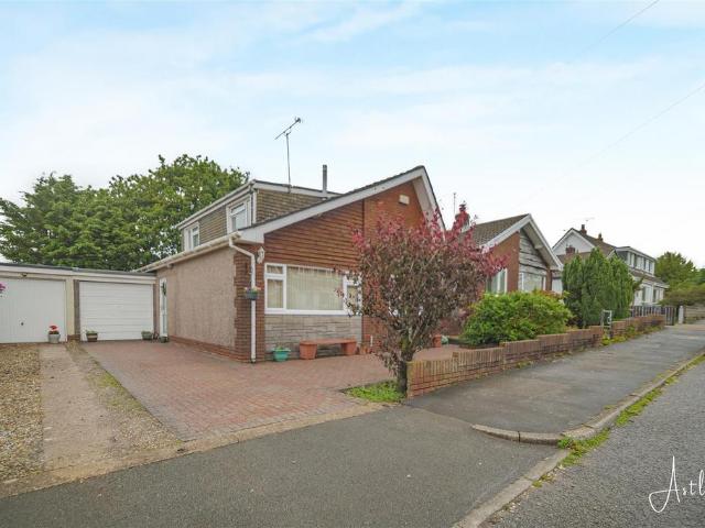 House for sale in Three Crosses, Wales