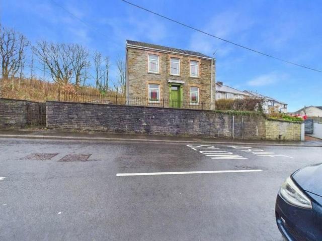 House for sale in Crynant