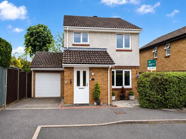 House for sale in The Crescent, Farnborough