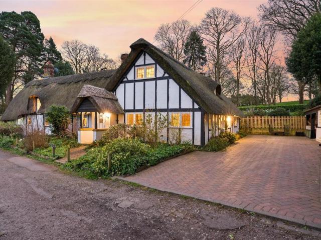 House for sale in Aspley Guise, Bedfordshire