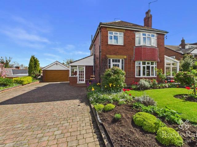 House for sale in Thornhill Lees