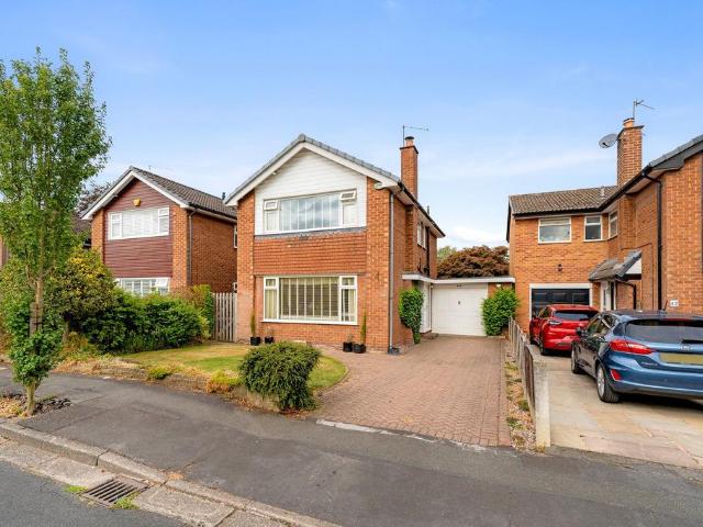 House for sale in Kitt's Moss, Woodford Green