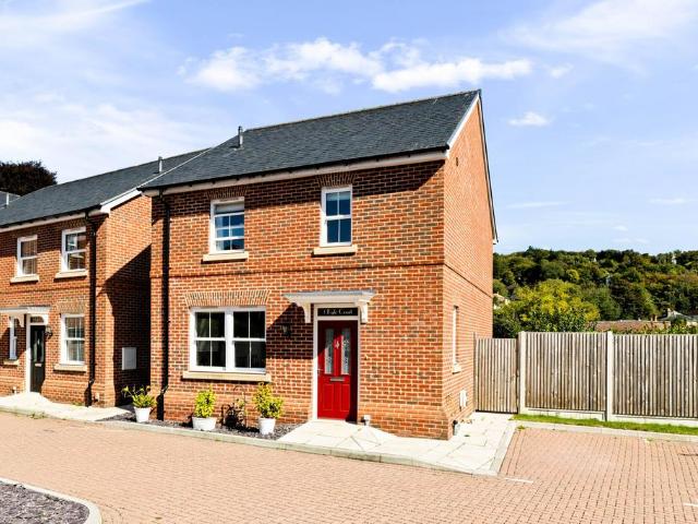 House for sale in Kearsney, Ash