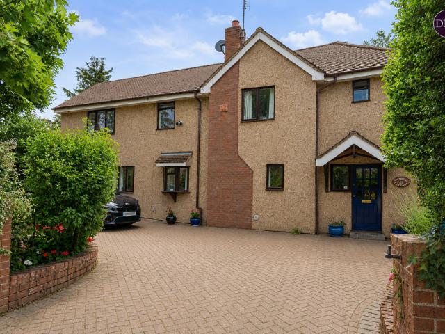 House for sale in Moneyhill, Batchworth