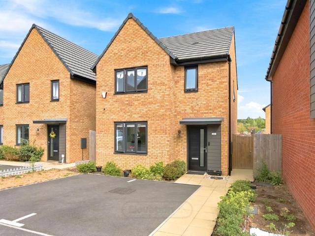 House for sale in Eagle Farm, Wavendon