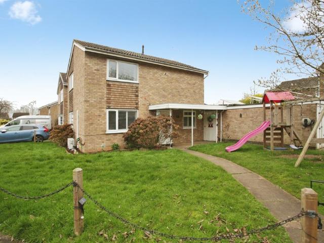 House for sale in Overslade, New Bilton