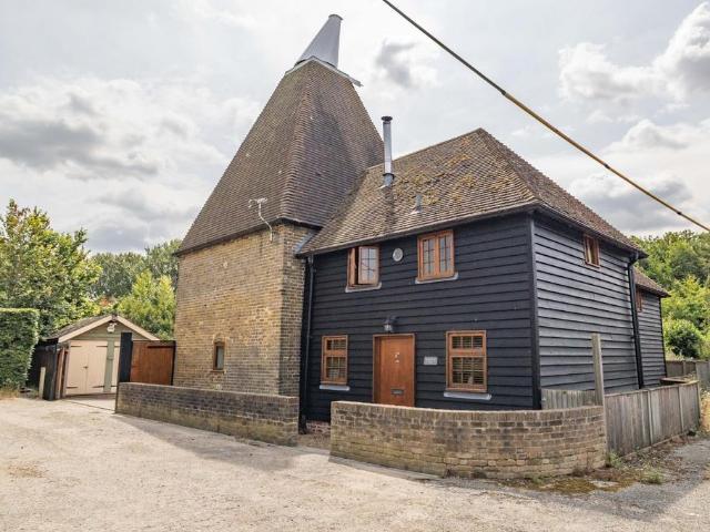 House for sale in Oad Street, Kent