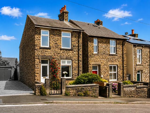 House for sale in Charlesworth, East Midlands