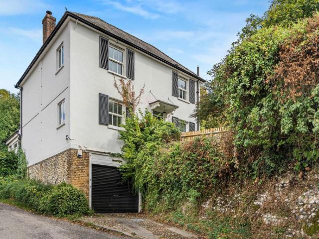 House for sale in Pachesham Park, Surrey