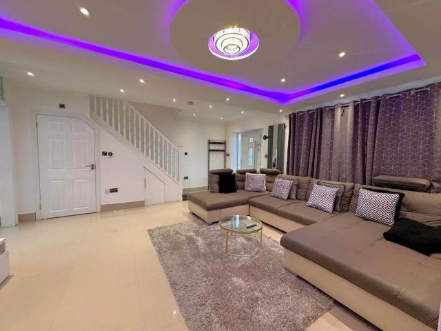 House for sale in Yeading, Greater London
