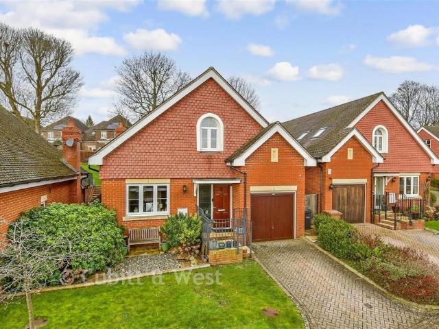 House for sale in Tattenham Corner, Red Hill
