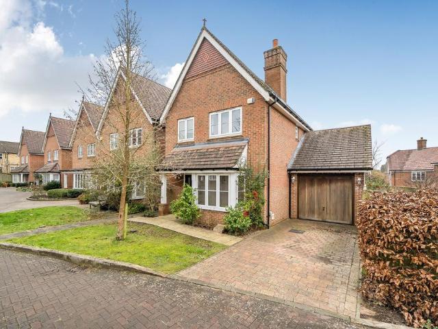 House for sale in Caterham on the Hill, Hillview