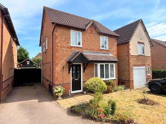 House for sale in East Hunsbury, Far Cotton