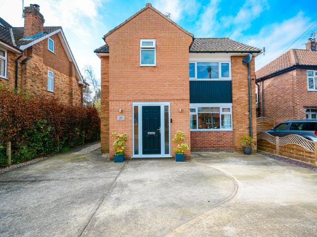 House for sale in High Field, York