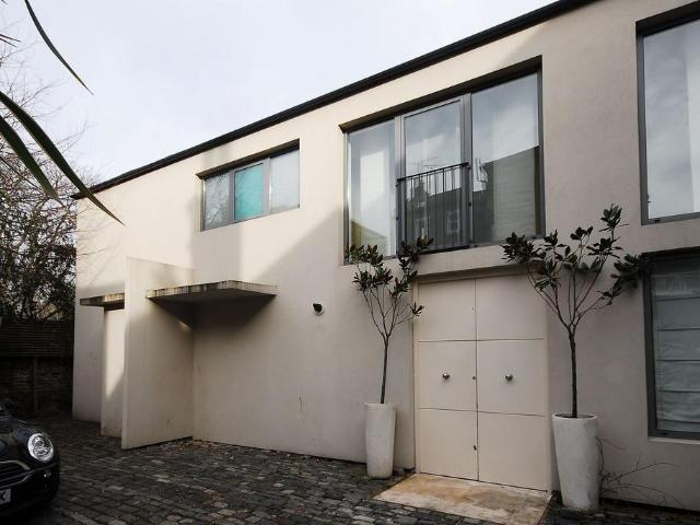 House for sale in Oval, Greater London