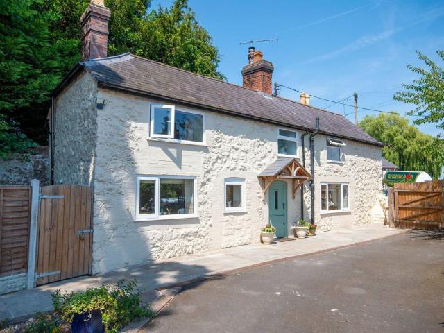 House for sale in Maesbury Marsh, Shropshire
