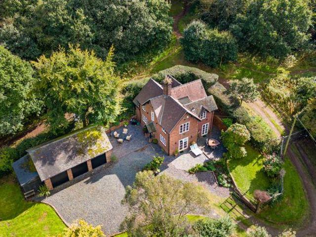 House for sale in Bromsgrove, Worcestershire