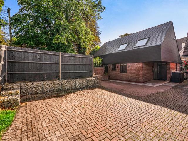 House for sale in The Butts, Kent