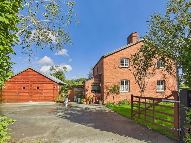 House for sale in Garthmyl, Fron