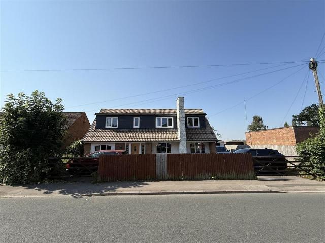 House for sale in Littlethorpe, Pinfold