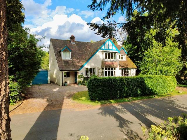 House for sale in Farnham, Waverley