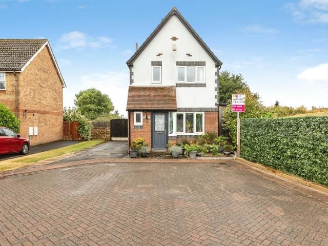 House for sale in Tingley, West Yorkshire