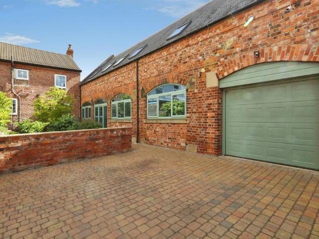 House for sale in Edenthorpe, South Yorkshire