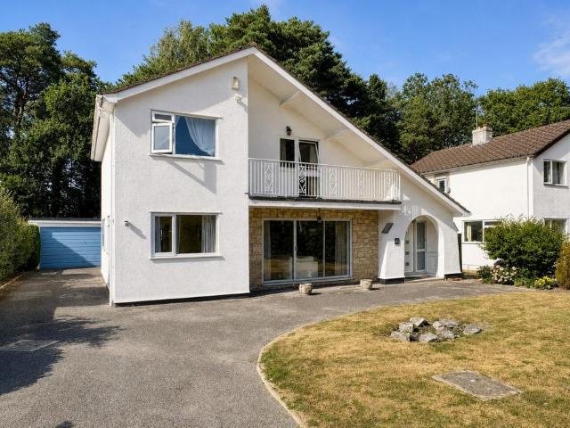 House for sale in Tricketts Cross, Ferndown