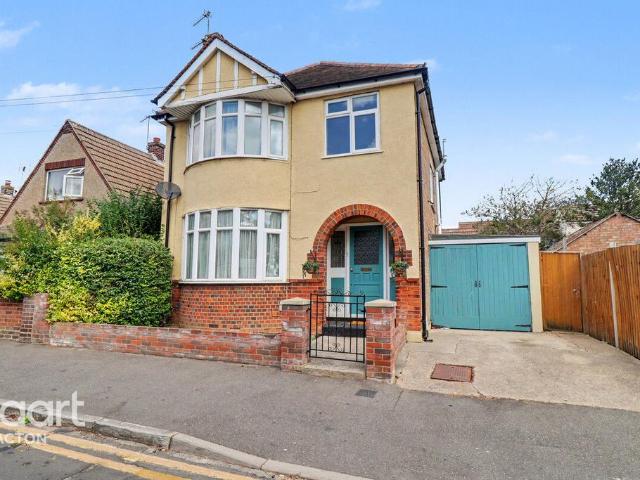 House for sale in Dale Hill, Essex