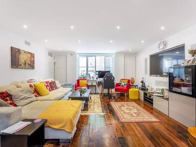House for sale in London Borough of Ealing, Perivale