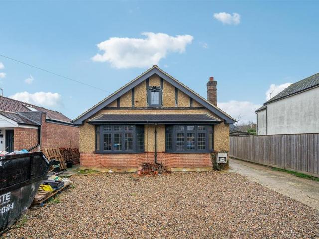 House for sale in Denham