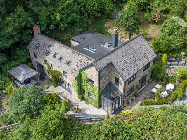 House for sale in Pontfadog, Wales