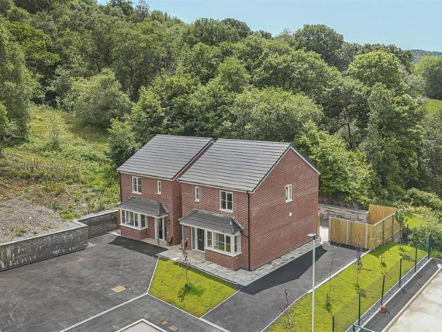 House for sale in Cimla, Neath